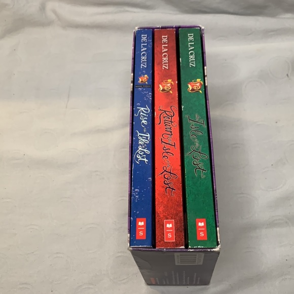 The Descendants Novels The Isle of the Lost 3 Book Series - Picture 2 of 8